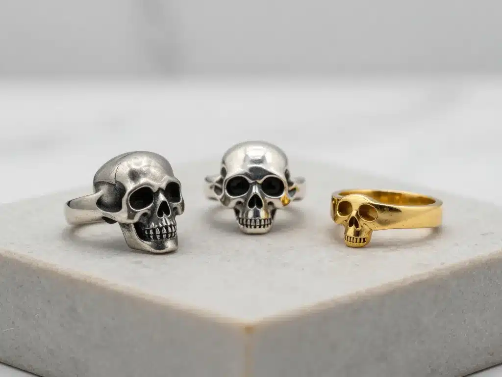 bague tete de mort acier argent or presentation produit
